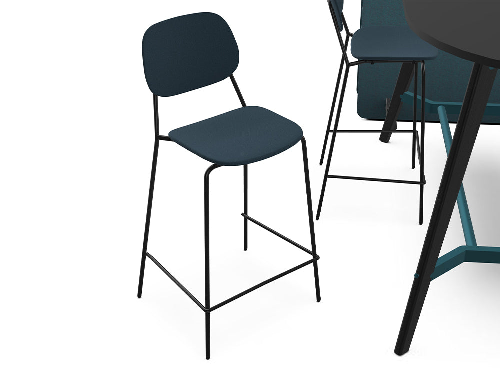 Ws.D Meeting Room with Media Wall and High Table